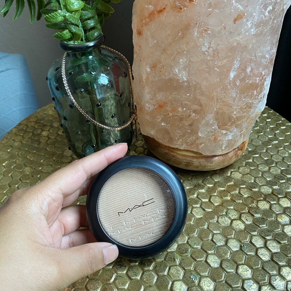 MAC doublegleam in extreme dimension highlighter